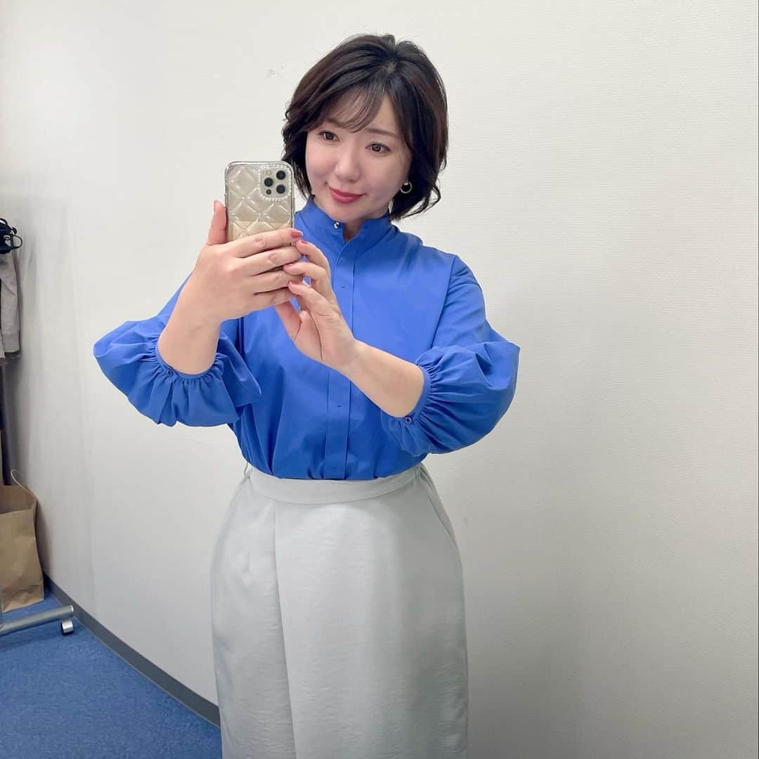 角田華子のインスタグラム：「2023 4月8日 #福岡ニュースファイルcube   #衣装は #abientot  #マークイズ #Abientot MARK IS #ブルーブラウス でした。  今週もよろしくお願いします^_^」