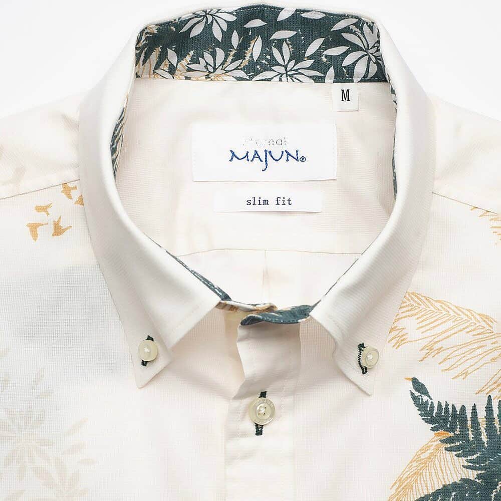 majunさんのインスタグラム写真 - (majunInstagram)「@majunokinawa  商品詳細はショッピングタグをタップ♪  シワになりにくく快適な着用感のアゼック素材を使用。  オンにもオフにも着回しの効くボタンダウンシャツです。  #majun #majunokinawa #majunokinawamens #マジュン #かりゆし #かりゆしウェア #かりゆしシャツ #沖縄旅行 #沖縄観光 #沖縄観光スポット #沖縄好き #沖縄好きな人と繋がりたい #沖縄生活 #沖縄土産 #沖縄本島 #沖縄離島 #沖縄リゾート #沖縄フォト #沖縄ビーチ #沖縄好きと繋がりたい #沖縄フォト祭り #機能性 #機能素材 #涼を求めて #暑さ対策 #清潔感 #シャツスタイル #シャツ男子 #柄シャツコーデ #柄シャツ」4月10日 11時33分 - majunokinawa