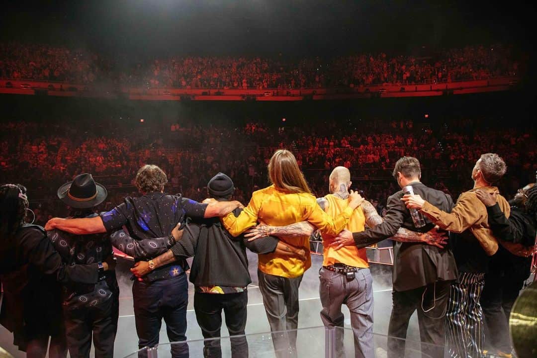 Maroon 5のインスタグラム：「#M5LV • NIGHT 8 • “First run of our Vegas residency came to a close last night. We had no idea what to expect.  I think it's safe to say we were absolutely blown away by the vibes and the love. I think we've created something really special and the band is over the moon with the reception.  Thank you to the best crew in the game for making our jobs work so smoothly...and to our fans, friends, and family who came out to support us... WE LOVE YOU! back in July to set the town on 🔥🔥🔥” - Adam」