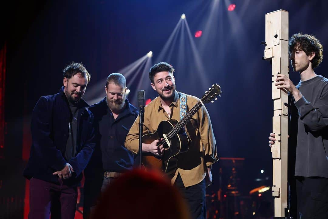 セイント・ヴィンセントさんのインスタグラム写真 - (セイント・ヴィンセントInstagram)「Don't go anywhere, the #GRAMMYSaluteBeachBoys continues with some incredible performances by @Mumfordandsons, @AndyGrammer, and @St_Vincent!  Tune in now to @CBStv and don't miss a beat!」4月10日 11時44分 - st_vincent