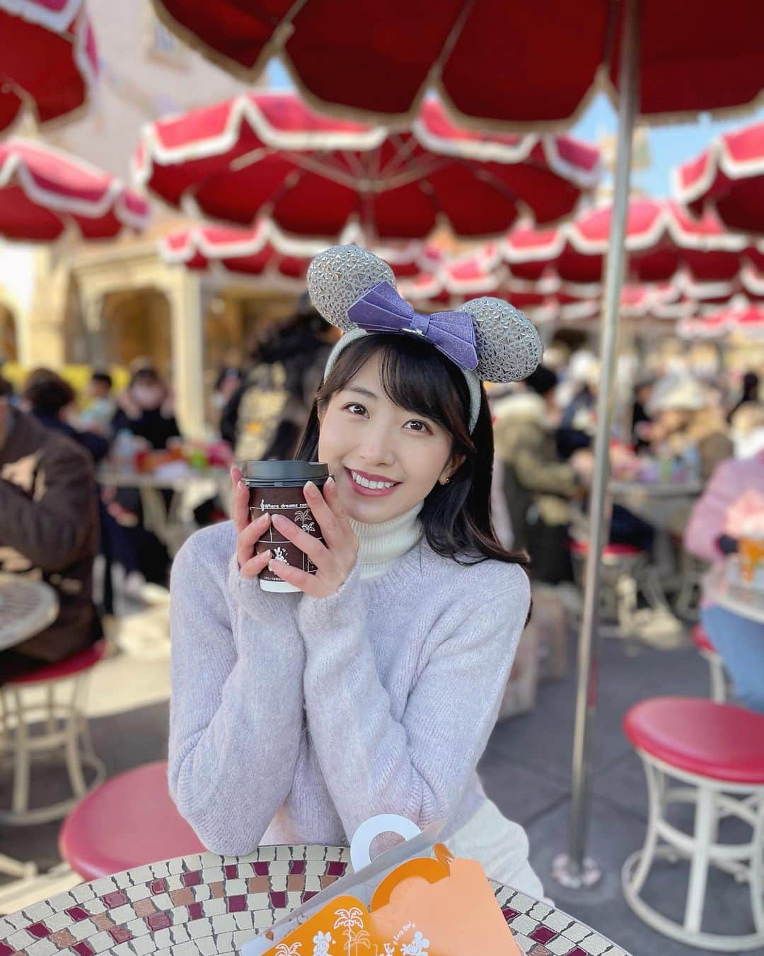 関根ささらさんのインスタグラム写真 - (関根ささらInstagram)「iPhoneの #ポートレート モードが綺麗すぎて最近アプリで撮るのを辞めてしまう今日この頃です🥹💗  #iPhone14promax に替えてからなおさら！ ほんっとに画質良くて感動する🥹🫶🏻 (この写真は #iphone12promax 📱) . . 2月にパーク行った時の写真ですが投稿🥹💜🤍 . . . . 今日から #東京ディズニーランド では40周年グッズが発売されましたね🥹🌷  #ハーモニーインカラー のスニークもあったみたいで早くパーク行きたい気持ちが爆発してます、、🥹🥲🙏🏻  #東京ディズニーランド40周年 、 みんなが「ずっと、待ってた！」な瞬間を全身で楽しみたいと思います🥹💗💗 . . . . #disney100 #tokyodisneyland #tokyodisney #tokyodisneyresort #disneyjapan #東京ディズニーランド #東京ディズニーリゾート #ディズニー写真部 #ディズニーグッズ #ディズニーフード #ディズニーカチューシャ #disneyears #disneyfood #disneyfoodie #disneyfoodblog」4月10日 11時41分 - sasarasekine