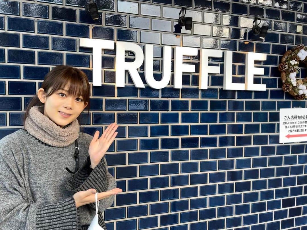 尾関梨香のインスタグラム：「おいしかったパン屋さん🍞 お店イチオシの塩パンが好きでした♡  店舗もいくつかあるみたいだよ〜  #trufflebakery #ozegram」