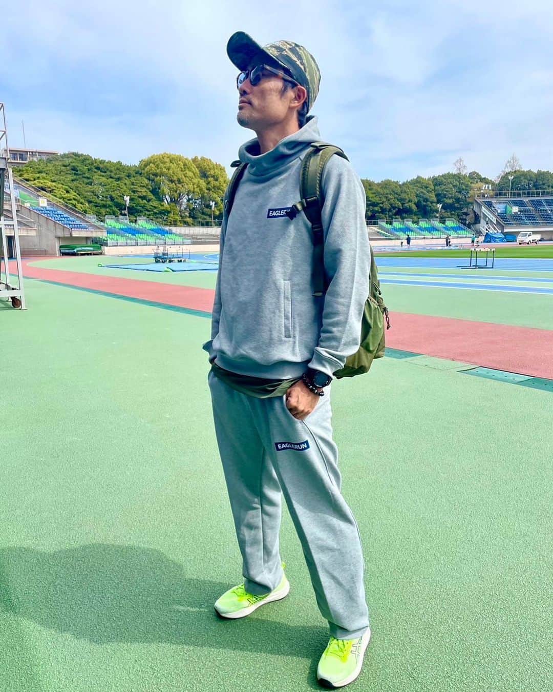 末續慎吾さんのインスタグラム写真 - (末續慎吾Instagram)「⁡ ⁡ ⁡ セットアップなスウェット。 ⁡ ⁡ スウェットが正装になれば良いなぁー。 ⁡ まだまだ改良するぜ。 ⁡ アース。 ⁡ #イーグルスウェット#スウェットはアース#かっこよく着ましょうね#これで世界中たいがい行ける」4月10日 12時12分 - suetsugu_shingo