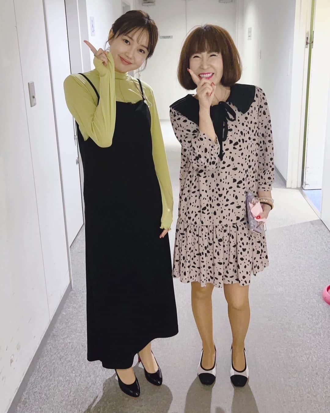 のインスタグラム：「ももち浜ストア 生放送 素敵な皆様です  テレビ局の裏側 びっくりですが 皆様仕事が早い ですよ  頭の回転が速いし なんと言っても 人柄がいい人ばかり  それに 常識のある人が多い やっぱり 素晴らしい 大学を卒業されてあるからかな  プレッシャーのある 仕事ばかりのはず ねなのに楽しんであります  学びがいっぱいです  大学もいっていない 私が 邪魔しない様にと いつも思ってます  月曜日から金曜日まで 毎朝見て下さいね 元気になれますよ おすすめします  そして はっちゃんの ありがとう宣言 無料で聴けます  voicy ものぞいて 下さいね💐 #voicy #ももち浜ストア  #生放送 #はっちゃん #楽しい #見てね  #今日のコーデ」