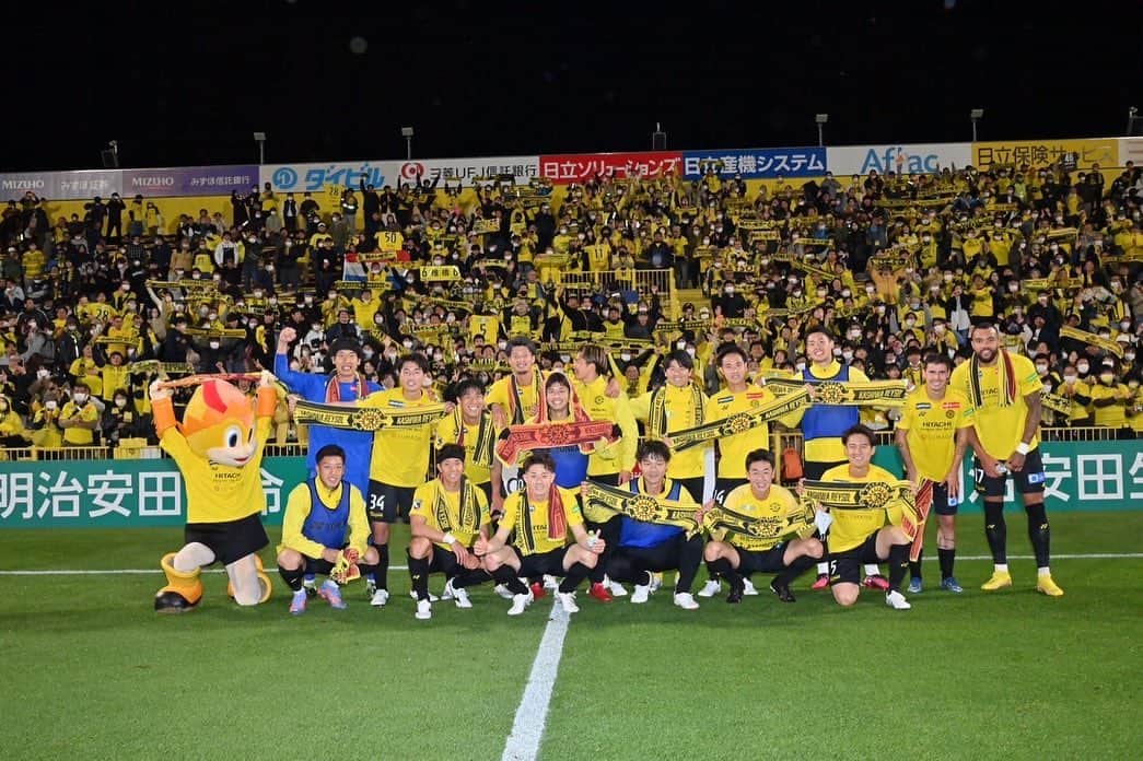 小屋松知哉さんのインスタグラム写真 - (小屋松知哉Instagram)「vs鹿島アントラーズ 1-0 win  応援してくれる人が笑顔になってくれたことが1番嬉しい。  次の試合のために自分のやるべきことをしっかりやる。  上を目指す。」4月10日 12時23分 - koyamatsu_tomoya.official