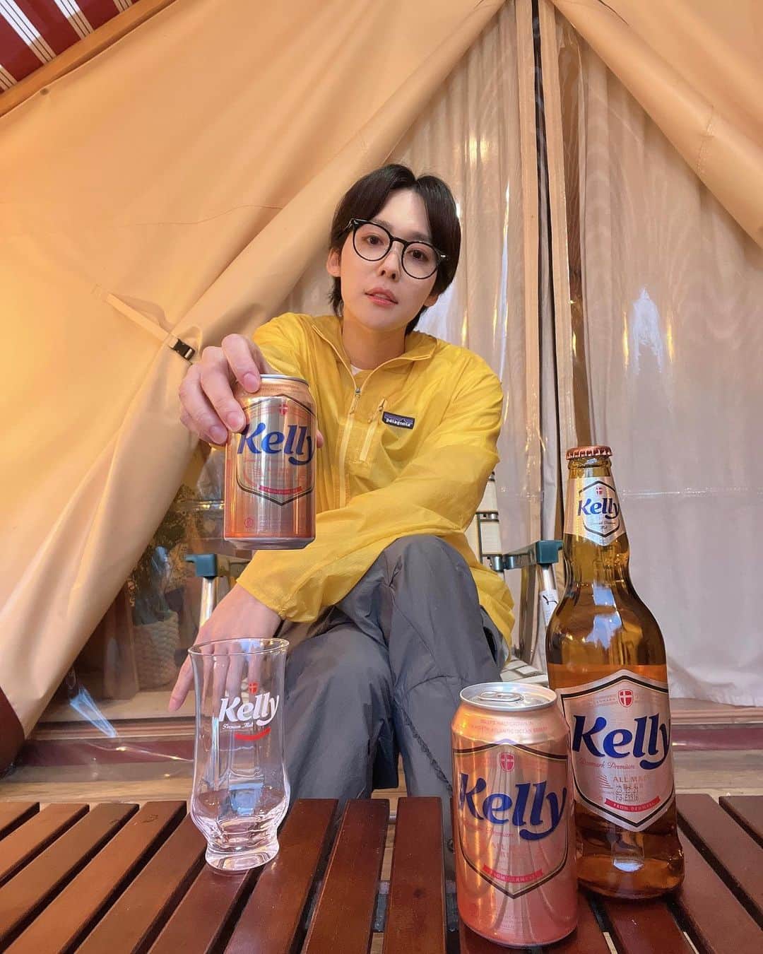 キム・ジヌのインスタグラム：「부드러우면서 탄산이강하네 캬 맛있는데? @official.kelly.kr #광고 #켈리 #라거의반전」