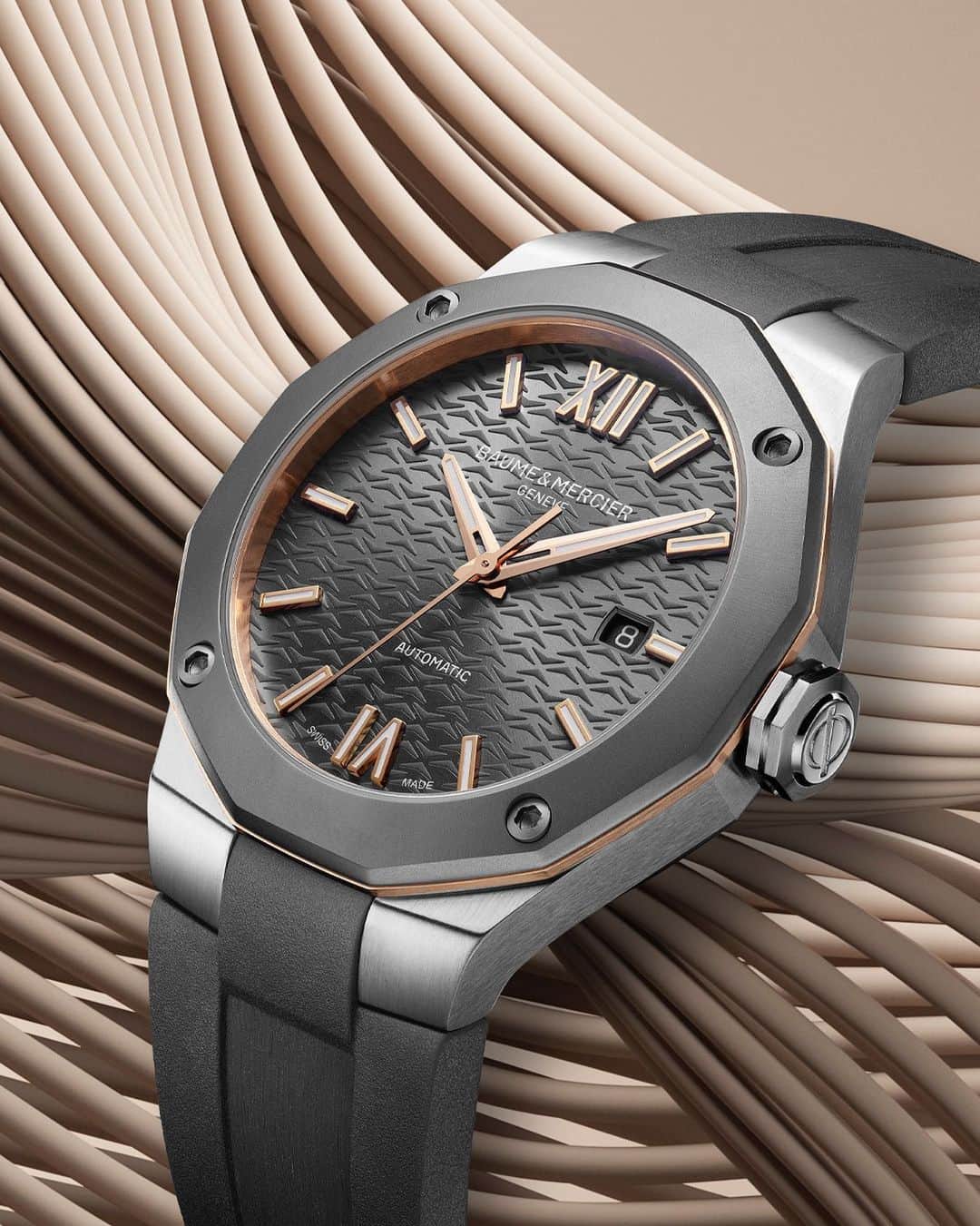 ボーンメルシーのインスタグラム：「Bold style, bold size, bold of you! Dare the two-tone timepiece with the Riviera 10660.  -- Riviera 10660 42 mm, Automatic movement, Satin-finished stainless steel case, Slate-grey dial, Scratch-resistant sapphire crystal, Sandblasted titanium bezel, 38-hour power reserve, Fast strap technology - Interchangeable strap system. -- #BaumeetMercier  #Riviera  #Since73  #Watches #Watch #SwissMade #WatchOfTheDay #WatchesOfInstagram #WatchLover #WatchAddict #Horology #WatchCollector #DailyWatch #InstaWatch #Love #WatchMaking」