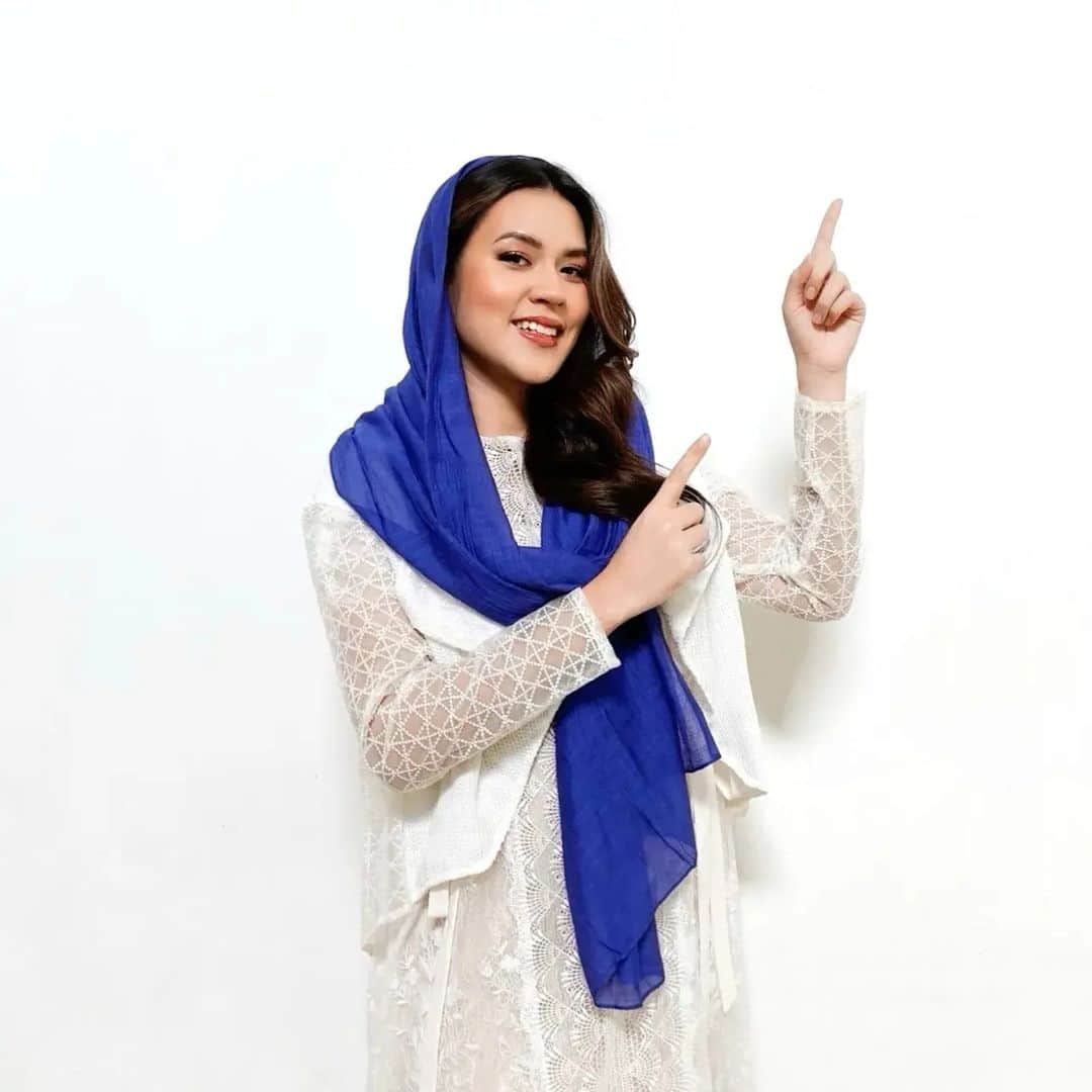 のインスタグラム：「Aku tau banget tanggal segini temen-temen pasti lagi nunggu hilal kapan ya THR cair? CEPETANNNN SLIDE KE KIRI YANG MAU THR!  Tau gak siiiih, kalo THR dari @tiketcom cair duluan guys 😱  Cus, buka aplikasi tiket.com sekarang karena lagi ada THR Polpolan, kamu bisa dapetin diskon max 40% + Extra diskon Max Rp 575,000   Tambahin diskonnya pake kode promo ini ya!  ✈️ THRTIKETTERBANG: untuk tiket pesawat domestik  🏨 THRTIKETNGINEP: untuk hotel/villa domestik  🎢 THRTIKETTODO: untuk atraksi seru domestik  #TiketHariRaya #THRPolpolan」