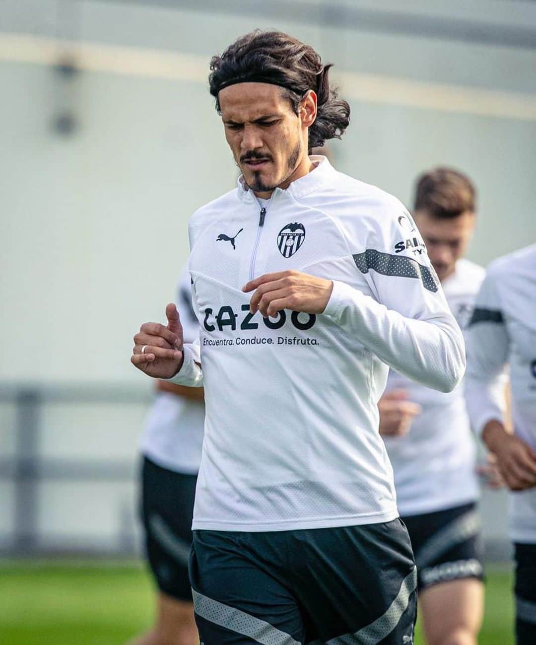 エディンソン・カバーニのインスタグラム：「A preparar el próximo… ¡AMUNT EQUIPO! #CORVCF 🦇 | #ADNVCF」