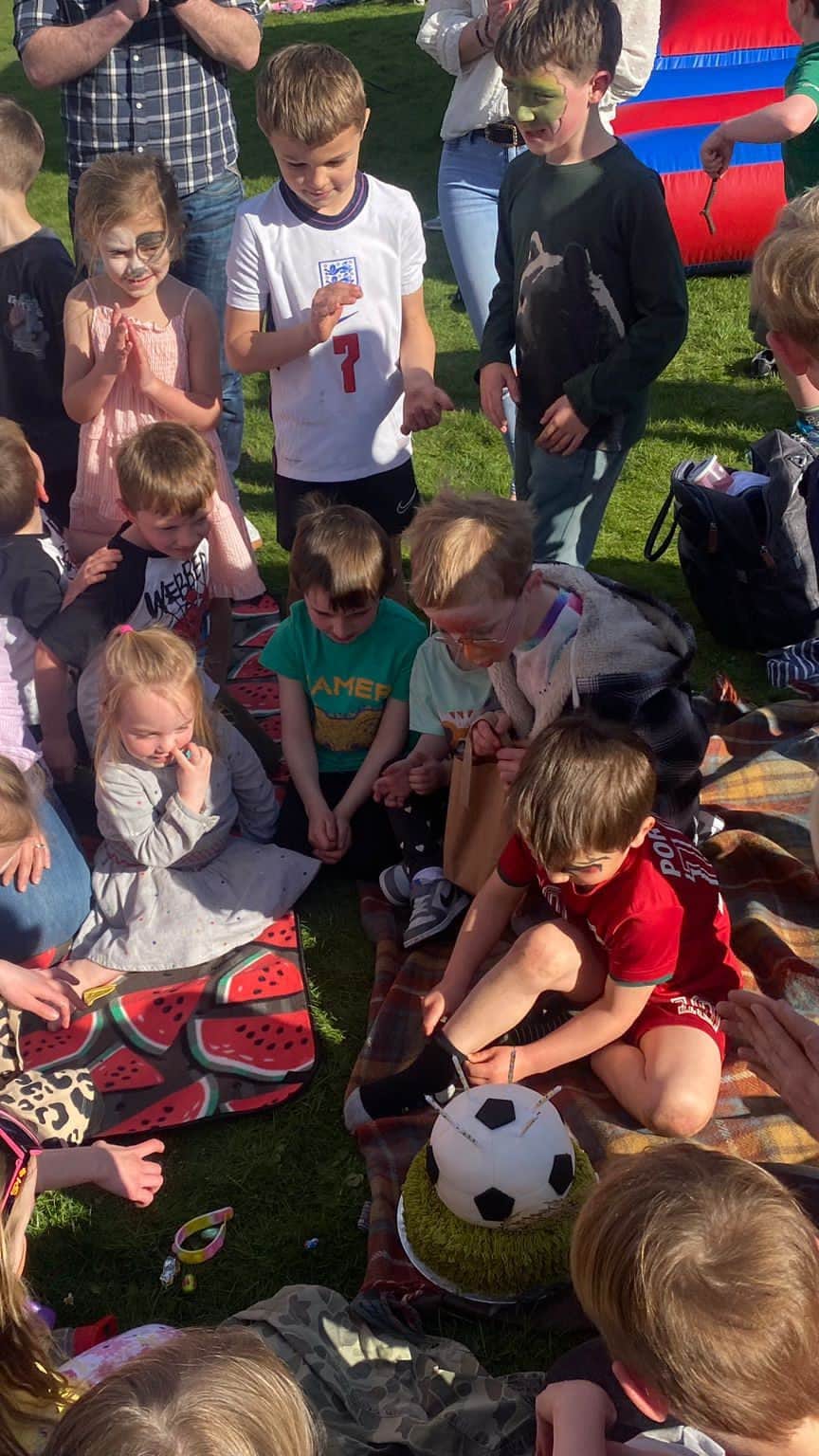 のインスタグラム：「Long weekend of Birthday and Easter celebrations. This is 6 🎂🎉❤️ Proud and grateful Mum. Lou dog you rock mine and so many worlds🥰🥰🥰. Shout out to super gran for the cake and so so much more. #birthdayboy #easter #bankholiday #memories #grateful #birthdays #kidsparty」