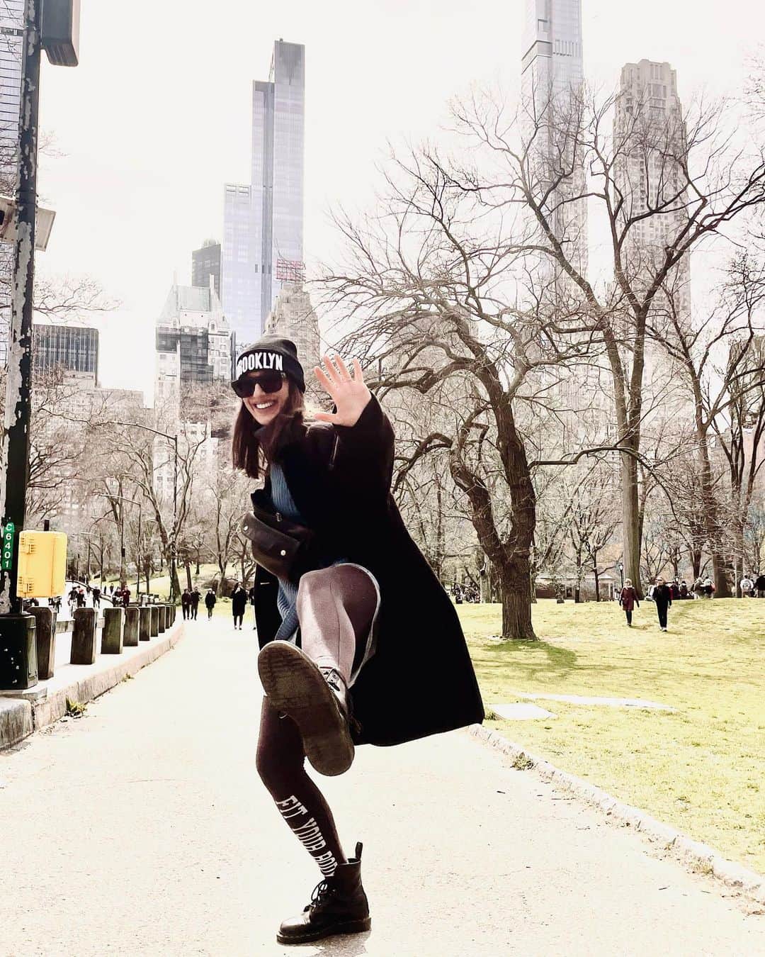 のインスタグラム：「Avvistati strani esemplari di scoiattoli grigi che danzano a Central Park 🥜🐿️ . . . Buona Pasquetta a voi amici, vi state prendendo questo giorno per respirare aria buona ?」