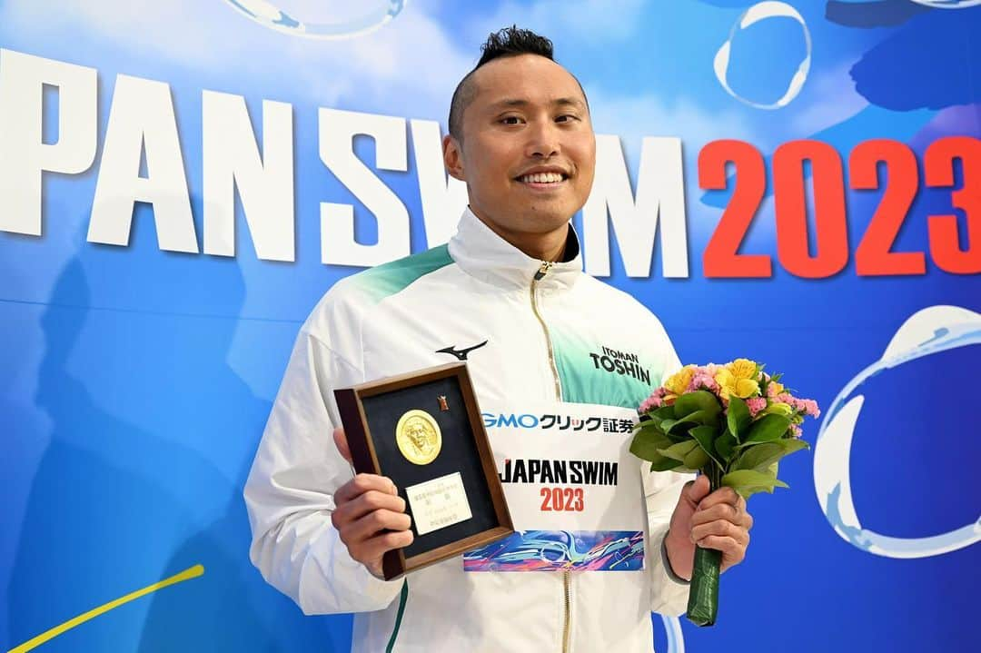 塩浦慎理のインスタグラム：「第99回日本選手権水泳競技大会 50m自由形は8度目の優勝でした🥇  そして福岡世界水泳 & アジア大会の代表に選ばれました！  今回は3年ぶりにお客さんの前で泳げて最高でした。 ありがとうございました！  #イトマン東進 @official_itoman  @mizuno_swim_jp  いつもサポートありがとうございます。  @picsport_japan 📸HIROYUKI NAKAMURA いつも素敵な写真をありがとうございます👍🏼」