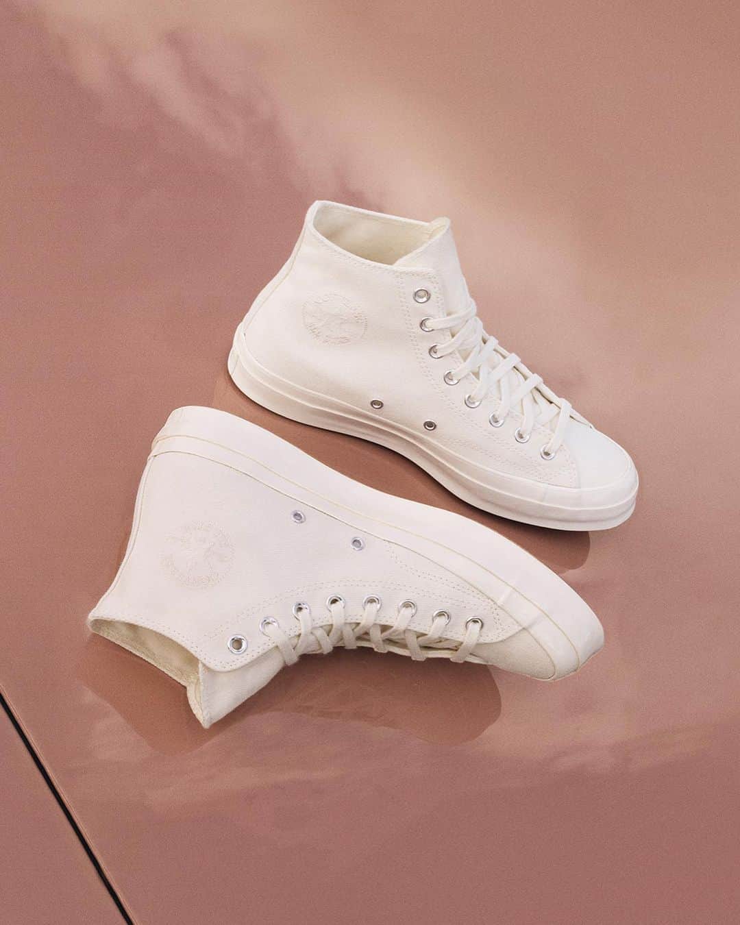 converseさんのインスタグラム写真 - (converseInstagram)「“Clean, classic and timeless. The Chuck 70 is part of my uniform.” —@dbook  With unique undyed canvas and minimalist details, the Devin Booker Chuck 70 has redefined an icon. Coming April 12 to Converse.com. #CreateNext」4月10日 23時00分 - converse