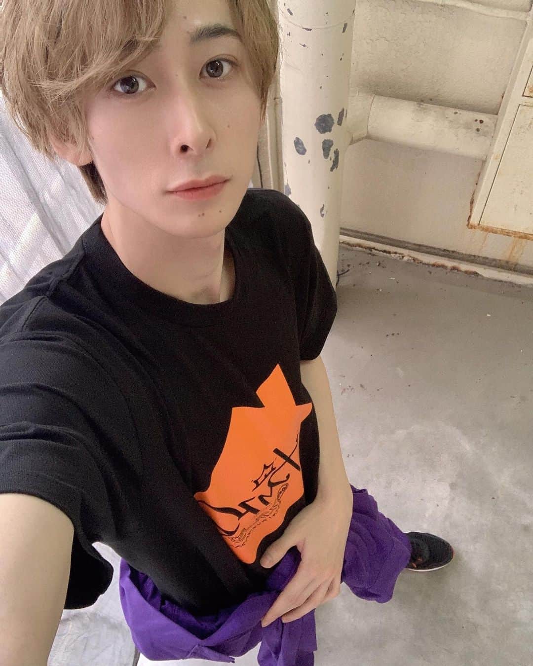 田中涼星のインスタグラム：「「カリスマdeステージ」 全16公演ありがとうございました🟪  終わって1日経った今。 セクシーをロスしています。  またセクシーワードと向き合いたい。 そんな日を楽しみに待ちましょう。  #りょせすたぐらむ  #田中涼星  #カリdeステ  #カリスマ  #天堂天彦  #紫  #千秋楽  #instalike  #instagram」