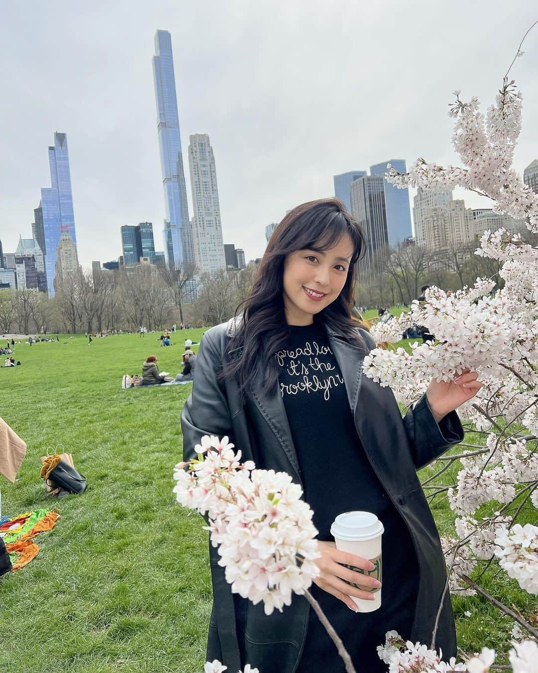 久慈暁子さんのインスタグラム写真 - (久慈暁子Instagram)「* 先日NYに戻ってきました🇺🇸 セントラルパークの桜は 満開でした🌸 * #centralpark」4月10日 22時19分 - kuji_akiko