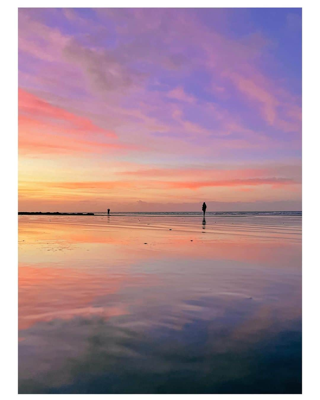 nathparisのインスタグラム：「SUNSET ☀️ . Beau temps à #Dieppe pour ce week-end de Pâques 🐣  J’espère que vous avez passé de bons moments en famille ou entre amis 💛 Belle fin de weekend 💛」