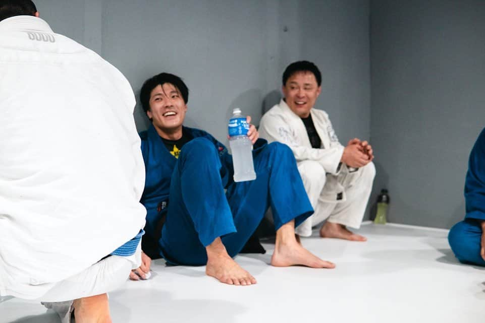 イ・ジェユンさんのインスタグラム写真 - (イ・ジェユンInstagram)「Good times @jiujitsuworld_gangnam 12년째 함께한 이곳, 그리고 사람들  #bjj #jiujitsu #jiujitsulifestyle #주짓수 #주짓떼로」4月10日 22時31分 - goomapapa