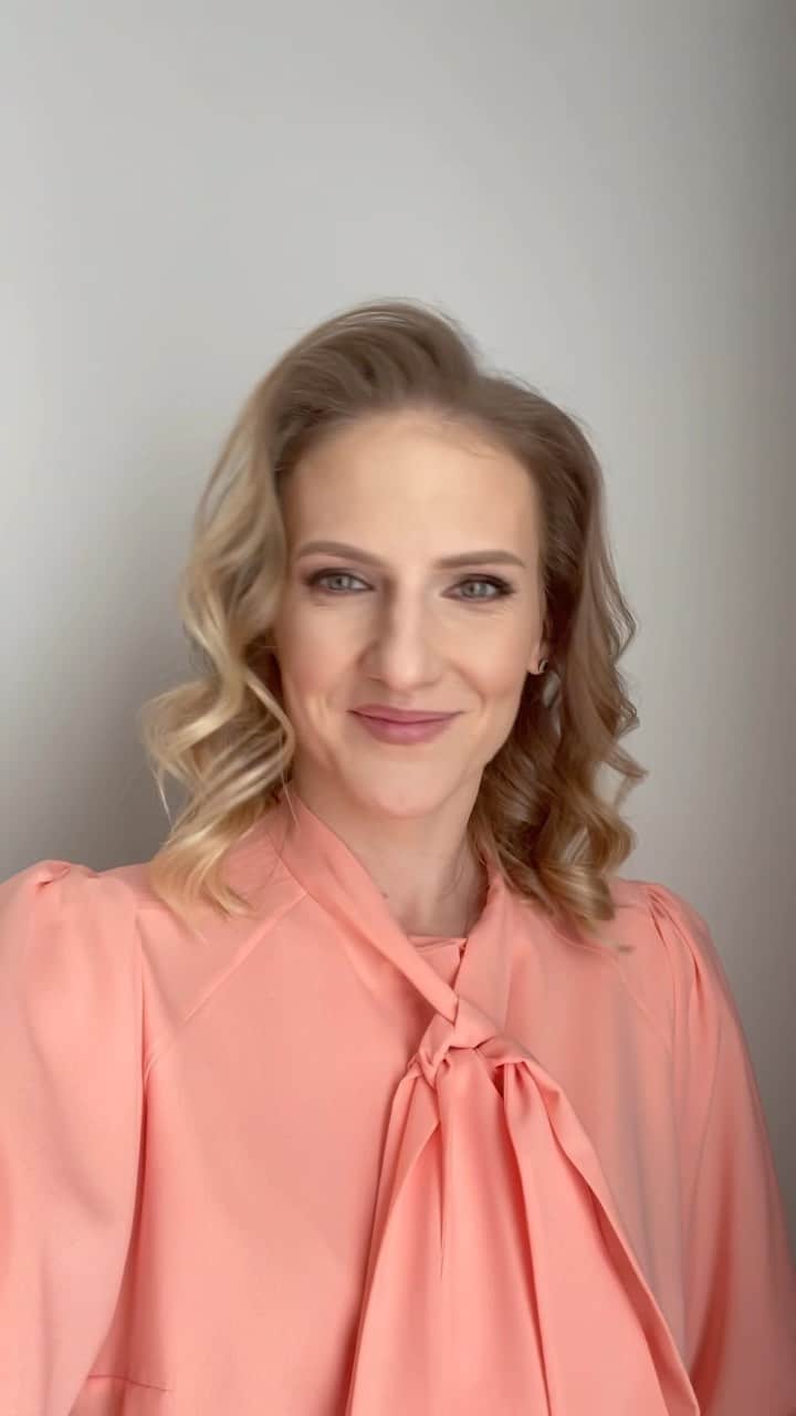 スベトラーナ・ロマシナのインスタグラム：「Я за естественную красоту! Но так порой хочется навести марафет 💃 😁 ух …」