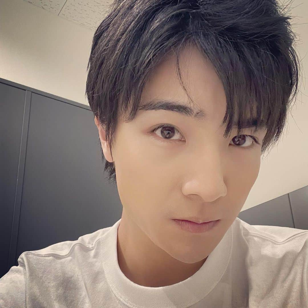 本田剛文さんのインスタグラム写真 - (本田剛文Instagram)「笑い声とため息の飽和した店でピンボールのハイスコアー競い合ってそうな本田です。  #尾崎豊 さん #卒業 #名曲 #アップ #顔面  #ボイメン #本田剛文」4月10日 22時40分 - boymen_honda