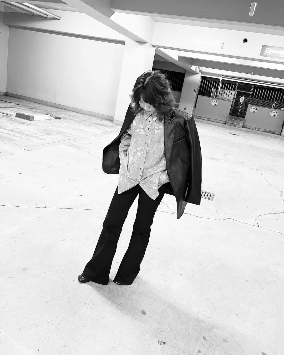 市川まさみさんのインスタグラム写真 - (市川まさみInstagram)「❤︎❤︎  ちょっとダンディーな気分。  shirt：todayful pants：tomwood jacket：zara boots：maison margiela  #ootd #fashion #codenate #apparel #ladies #code #monotone #black #mode #love」4月10日 22時43分 - ichii710