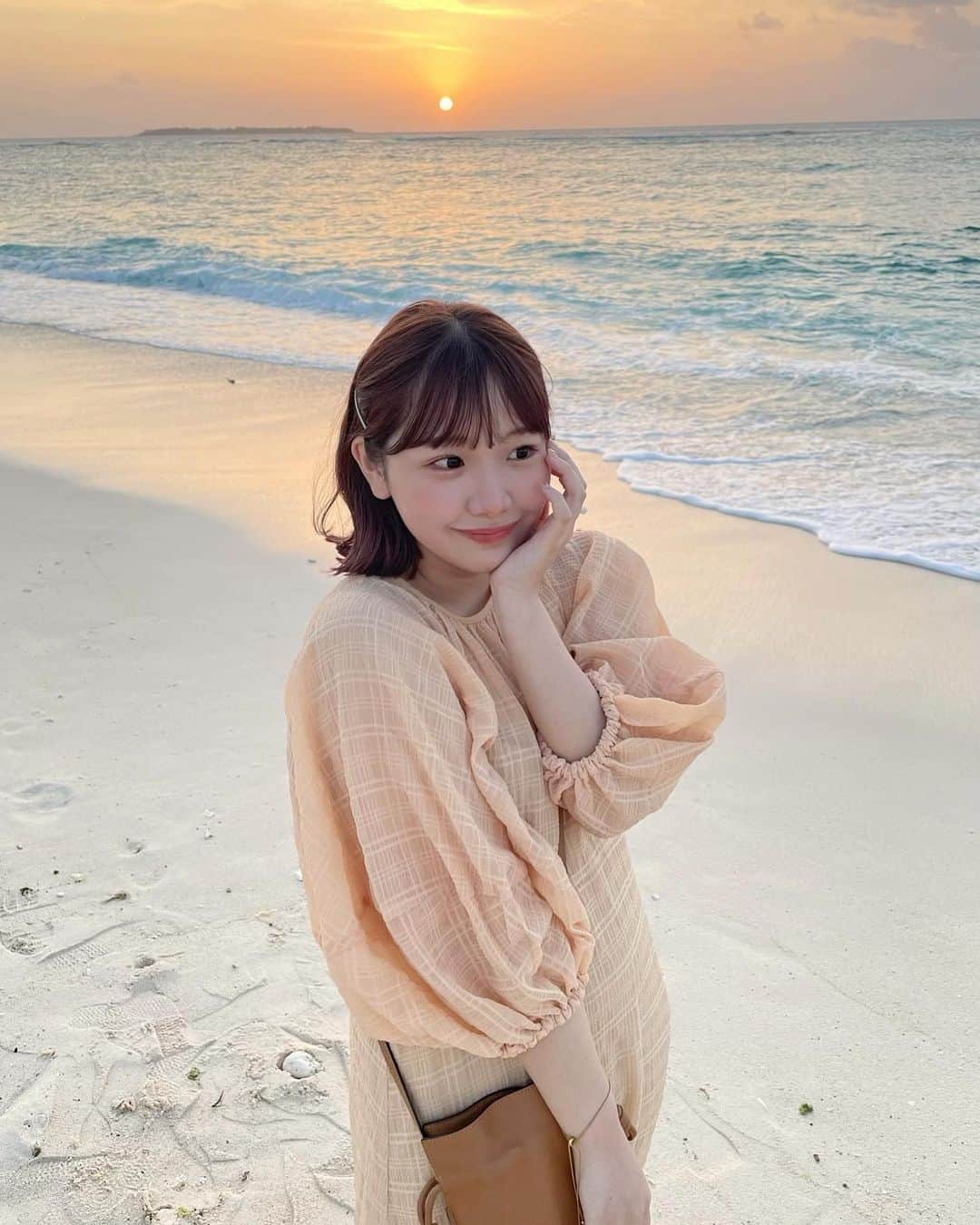きりまるのインスタグラム：「沖縄の思い出が いーーっぱい ありすぎて🏝️♡  最近心がずーんって、 気力がなくなることが多くて、 カラダも心も重たかったんやけど 旅行して完全復活した！🏝️🩵  すごいな〜自然の力なのかな〜 心から楽しかったんだろうな〜！ やっぱり定期的に自分の心を癒すって  ほんとに大切なんだなって思ったよ💮  体は健康でも、心が健康じゃないと 何にもできないな〜って 心身ともにどっちも健康じゃないとだよ！  みんなも自分の心を癒してあげてね  明日もみんなにとって いい日になりますように〜🤲🏻🌷 . .」