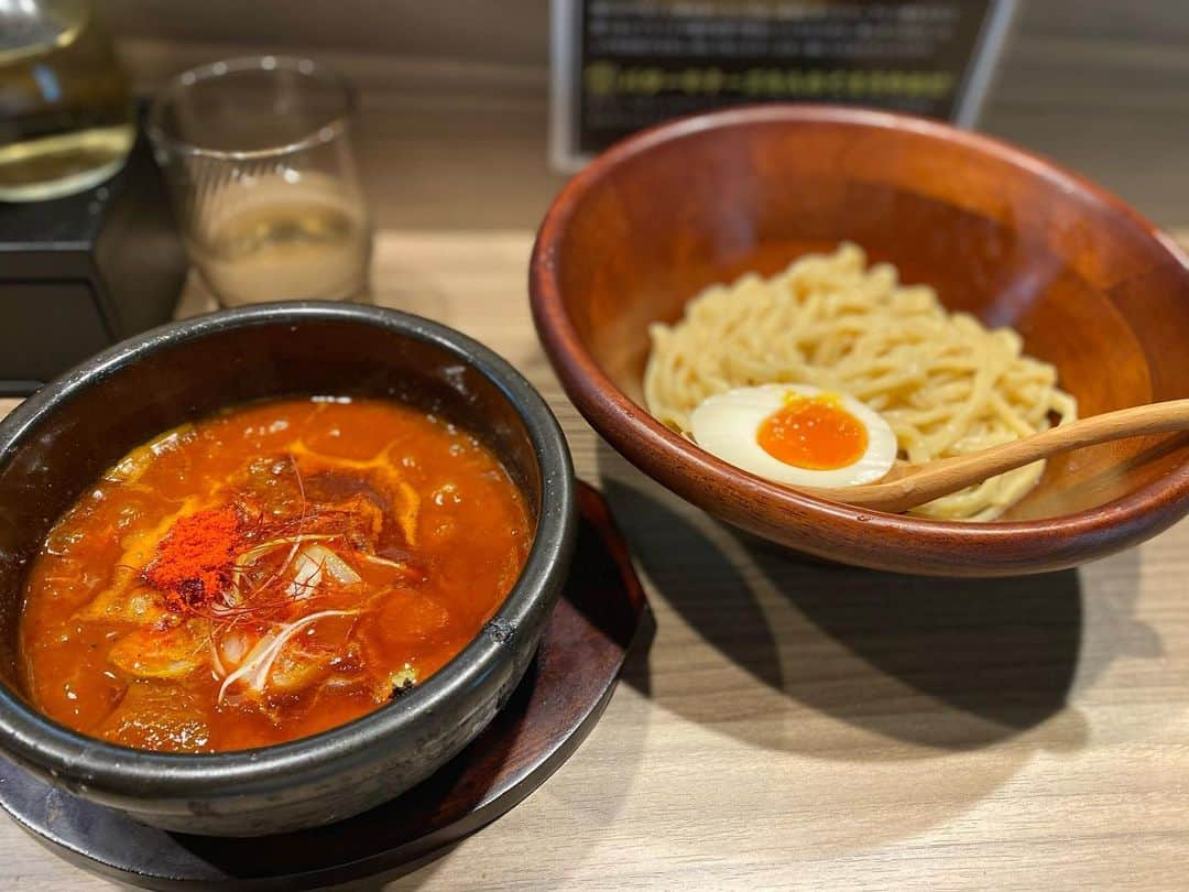 大沢文也のインスタグラム：「くぅ〜🤤美味しかったぜ！ ダイエット中なので並盛りにしました（笑） 辛いの大好き！でもただ辛いだけは嫌い😬 辛さの中に美味さがないとね😋  #ラーメン #拉麺 #つけ麺 #辛つけ麺 #辛いもの好き #🍜 #ramen」