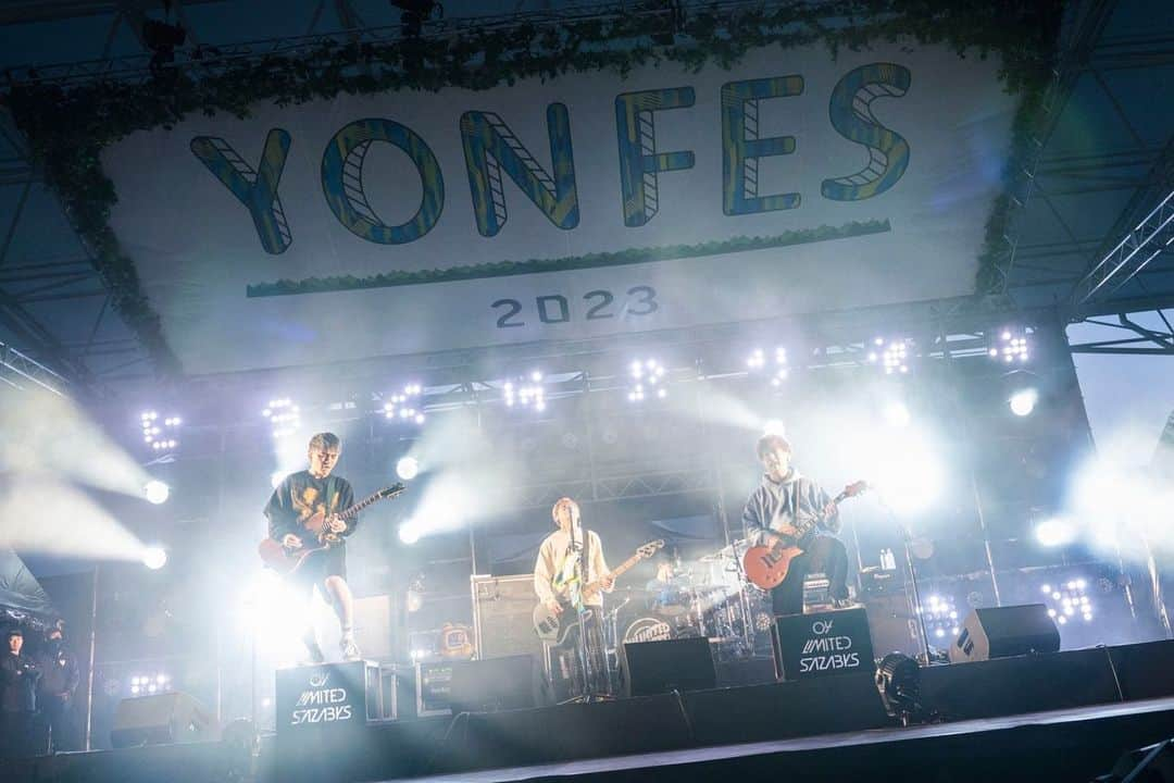 HIROKAZさんのインスタグラム写真 - (HIROKAZInstagram)「『YON FES 2023 day.1』  モリコロパーク( 2023.04.08 )  1〜5 📸フジイ君( @fujiitaku ) 6〜10 📸ヤオタケシ( @takeshiyao )  キュウソネコカミ / My Hair is Bad / クリープハイプ / ウルフルズ / SUPER BEAVER   See You Smile / Age Factory / SHANK /FOMARE / KUZIRA  #ヨンフェス」4月10日 22時53分 - hirokaz04ls