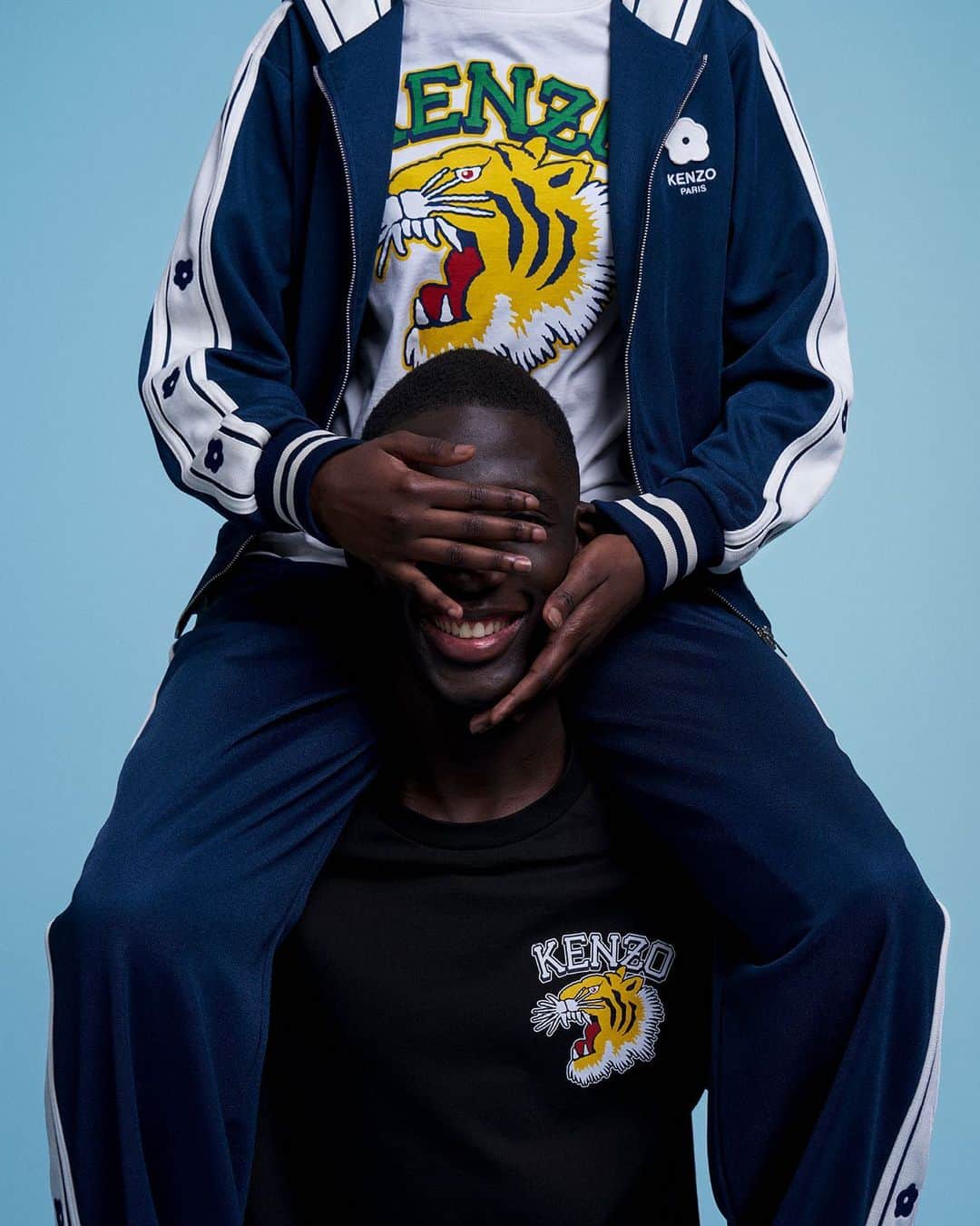 ケンゾーのインスタグラム：「KENZO Varsity Jungle celebrates the spirit of family and belonging with its vibrant and community-focused campaign. Available now on KENZO.COM」