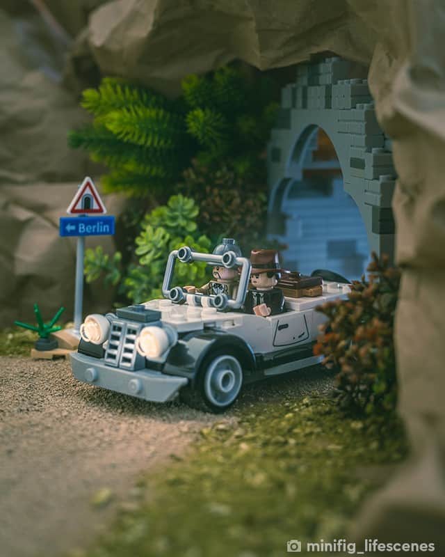 LEGOさんのインスタグラム写真 - (LEGOInstagram)「Who’s up for more #IndianaJones adventures? 🙌   📸 @minifig_lifescenes and @monsieur.kek from @brickcentral  #LEGO #AFOL #ToyPhotography #LEGOIndianaJones」4月10日 23時01分 - lego