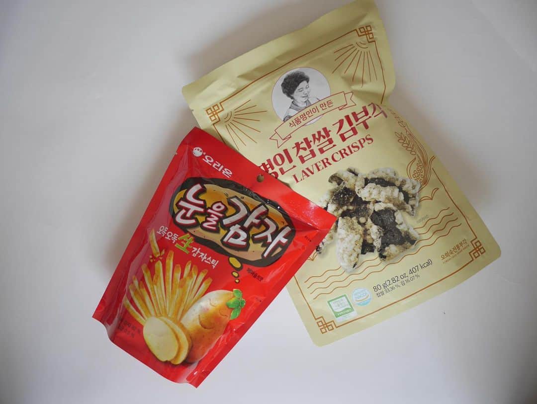木本泉さんのインスタグラム写真 - (木本泉Instagram)「- 大好きな韓国のお菓子🥔  食べ出すと止まらない "눈을감자"  揚げ海苔？みたいなお菓子も好きなので試しに買ってみたけど、、、こちらは味はまーまー😅  #韓国お菓子#スナック菓子#눈을감자」4月10日 23時15分 - izumikimoto