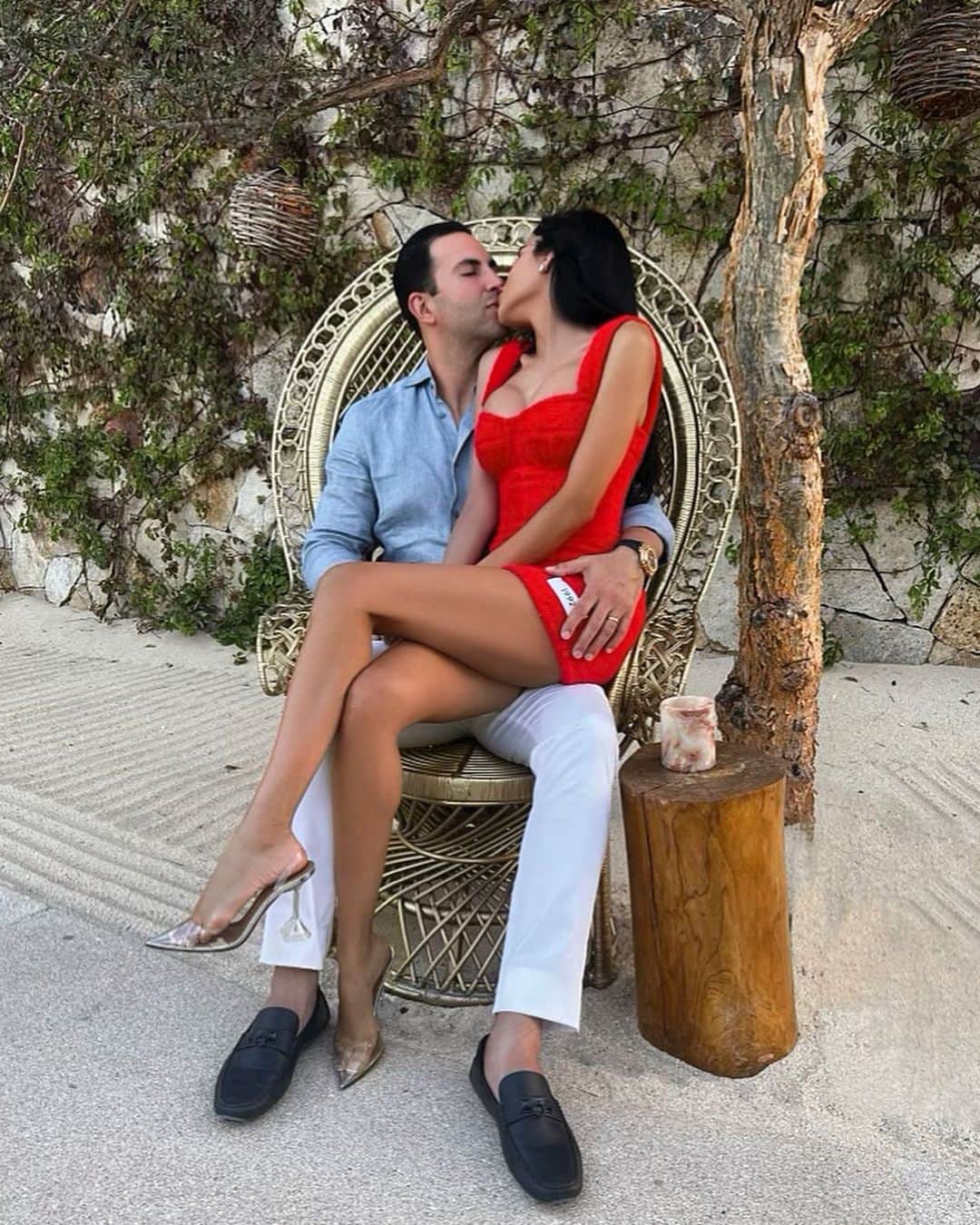 リリー・ガリーチのインスタグラム：「The hard times make you appreciate the good times ❤️ - dress by D&G, shoes by Amina Muaddi  - photos taken in Cabo at @lasventanasalparaiso」