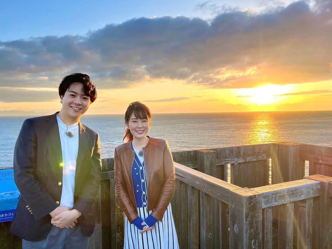 前田輝さんのインスタグラム写真 - (前田輝Instagram)「⁡ ⁡丘みどりさんと春の南知多をバス旅！ ⁡ ⁡ 兵庫出身の丘さん とってもお話しやすくて、明るく笑顔の素敵な女性✨ ロケ中も、好きな日本酒とお酒のアテの話題で大盛り上がり！ お子さんの話やライブで行った地方のお話まで終始喋りっぱなしでした🤣 ⁡ ⁡ 南知多町はさすが海の幸の宝庫！ 水揚げされたばかりの鮮度抜群の海鮮。美味しかったなぁ ⁡ ⁡ ロケ自体はあいにくの雨スタートでしたが、最後は嘘のように晴れ！ 自称「晴れ男」「晴れ女」の力を最大限発揮。笑 最高の夕焼けでした🌅 ⁡ ⁡ #東海テレビスイッチ #南知多町 #春 #路線バス旅 #初登場 #演歌歌手 #丘みどり さん #東海テレビ #アナウンサー #前田輝」4月10日 23時16分 - hikaru__maeda