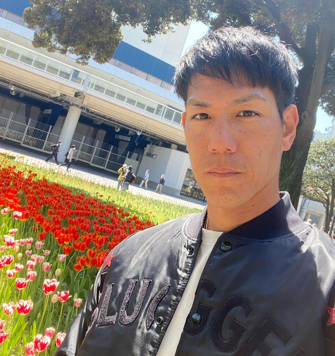 荒波翔のインスタグラム：「スタジアム🏟のチューリップ🌷はまだまだキレイでした🤗」