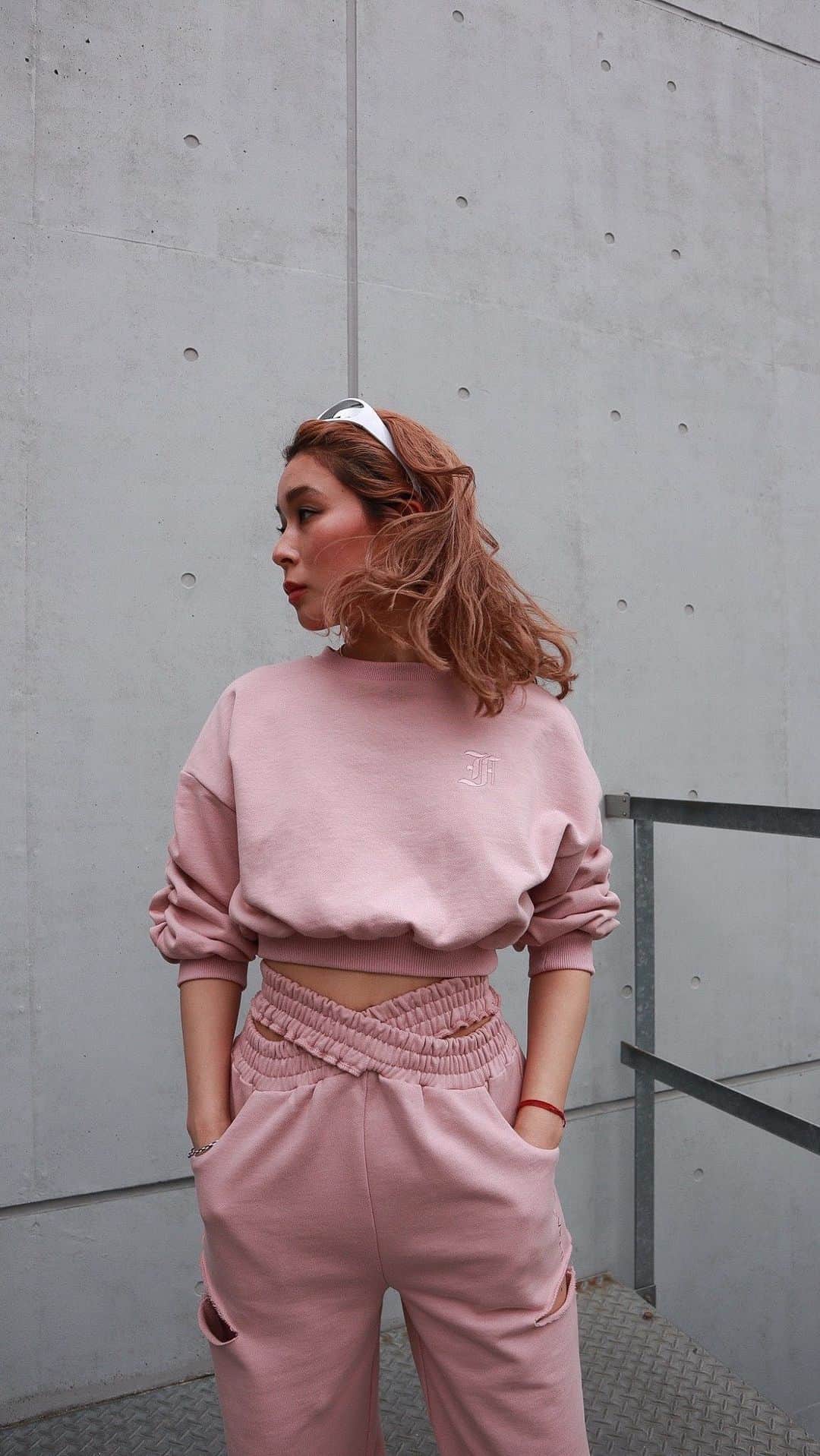FIG&VIPERのインスタグラム：「【 Matching sets 】  ・Volume sleeve sweatshirt ¥5,720 & choose your fav sweatpants!  _______________________________________________  #figandviper」