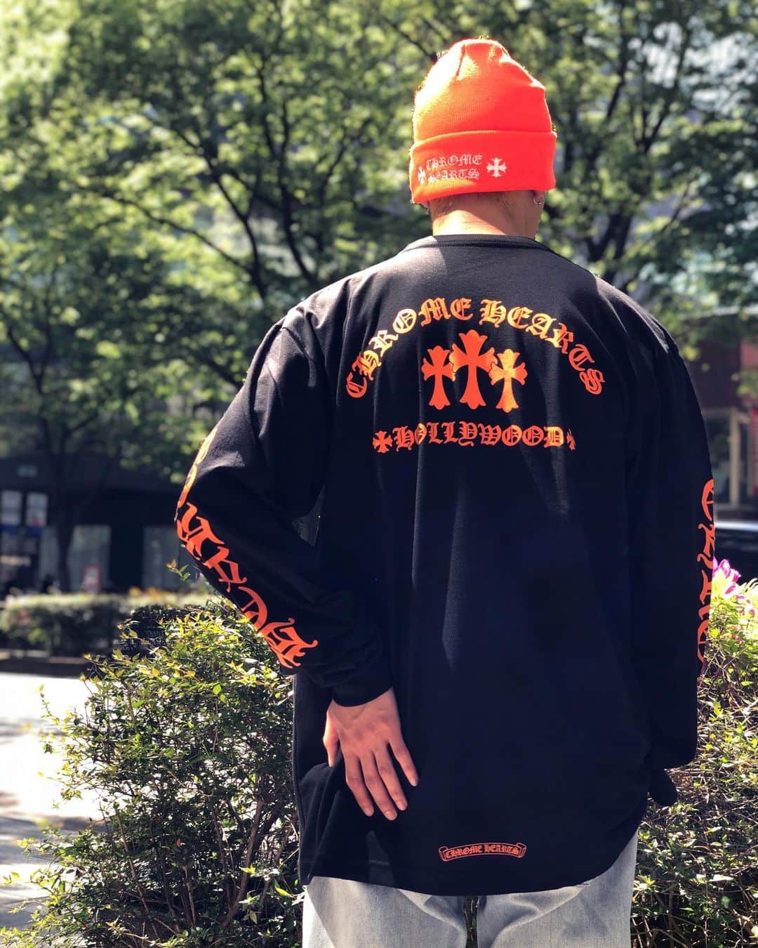 fools_judge_streetのインスタグラム：「CHROME HEARTS  Orange Cemetery Cross Long Sleeve T-shirts  Logo Beanie  サイズ　XL モデル　169cm 55kg  プロフィール欄より、 オンラインストア商品ページにアクセスできます。 ※その他ご不明点は店頭または、 DMまでお問い合わせください。  如有任何疑问，请在instagram上留言。 欢迎浏览我们的网上商店以及光临我们在原宿的实体店。  For inquiries, please message us on instagram. Please confirm our online store. Thank you.  #chromehearts #クロムハーツ」