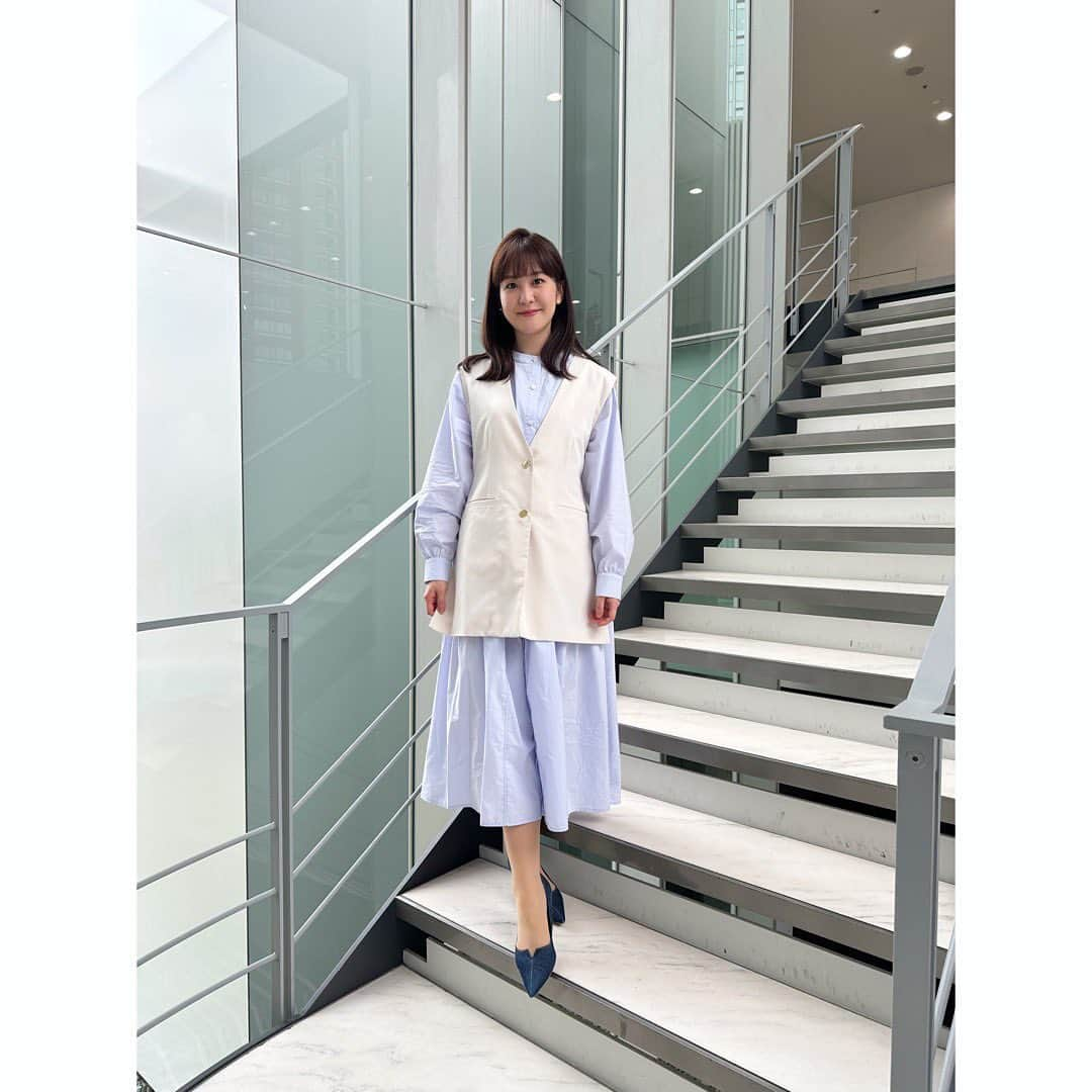 林美桜さんのインスタグラム写真 - (林美桜Instagram)「#ワイドスクランブル #衣装 🌸 1.2 ワンピース・ベスト @brownie_inc アクセサリー @star_jewelry_girl 3.4 セットアップ @milaowen_official イヤリング @pani_pani222 ブレスレット @ete_official 5.6 ニット・ワンピース・アクセサリー @lanvin_en_blue_women 7.8 ブラウス・スカート @brownie_inc アクセサリー @star_jewelry_girl 9.10 ブラウス・スカート・ イヤリング @lanvin_en_blue_women リング @jouete official」4月10日 14時32分 - miou0hayashi