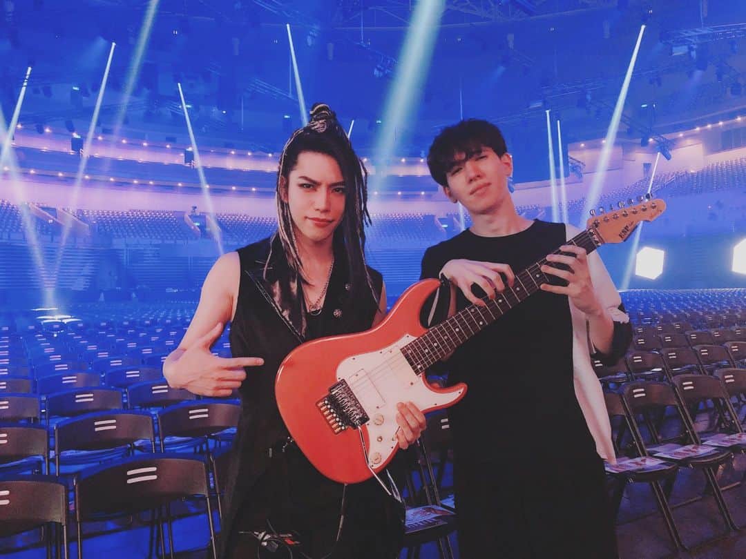 大村孝佳のインスタグラム：「THANKS BRO!! #岡聡志 #SatoshiOka  #大村孝佳 #TakayoshiOhmura  #aMEI」