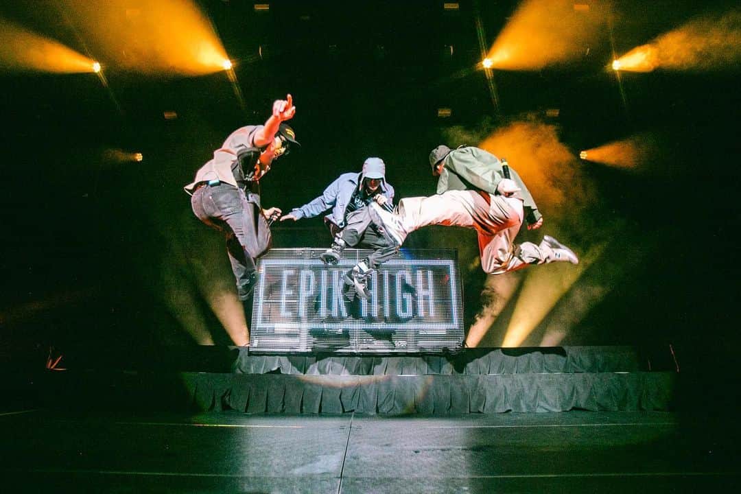ミスラ・ジン のインスタグラム：「[Sacramento] A.T.H 🪩🎤🚀  📸 @bobo.xxndigo  #epikhigh #에픽하이 #alltimehightour #올타임하이투어 #sacramento #새크라멘토」