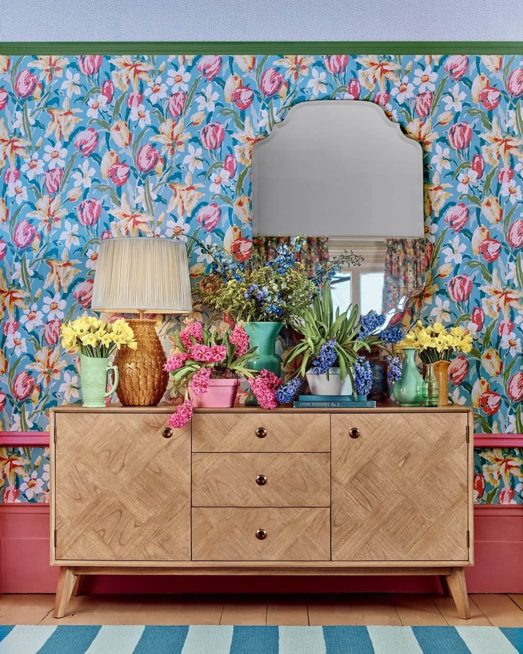 ローラアシュレイのインスタグラム：「NEW IN ✨ A design that evokes feelings of joy, the new Hencroft furniture range blends influence from midcentury style and contemporary weathered finishes to deliver a distinctive and modern design.⁣ ⁣ Pair it with beautiful and bold wallpaper, like the Tulips for the full Laura Ashley effect.⁣ ⁣ Now available on lauraashley.com and @nextofficial」