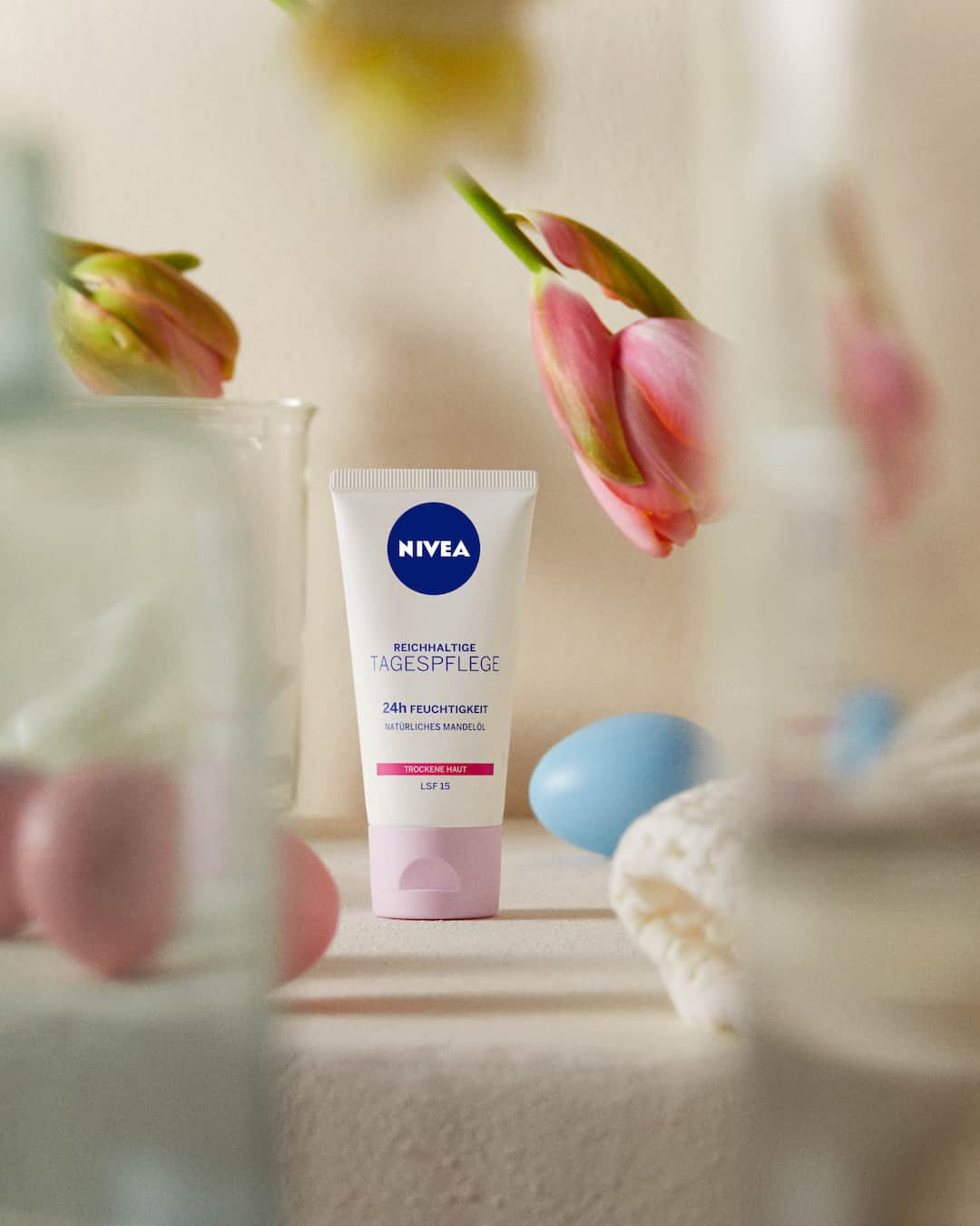 NIVEA Deutschlandのインスタグラム：「Ist denn schon wieder Ostern? Wir gehen heute auf eine besondere Osternest-Suche und hoffen, ein paar tolle Skincare Produkte zu finden 🐣 Wir wünschen euch und euren Liebsten einen schönen Feiertag! |#NIVEA」