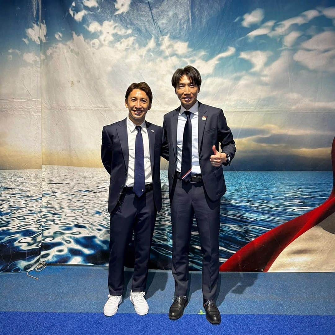 波戸康広のインスタグラム：「・ 久しぶりにウッチーと俊に再会 🤝  2人ともそれぞれの立ち位置で頑張っていて刺激をもらえた！  #戦友 #内田智也 #中村俊輔」