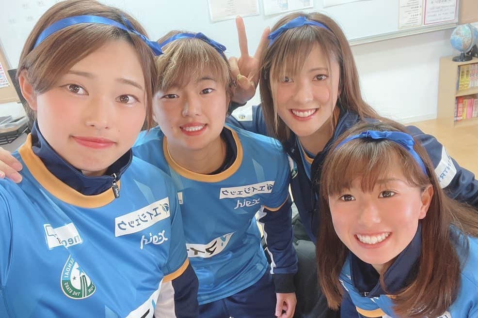 國武愛美さんのインスタグラム写真 - (國武愛美Instagram)「.  ファン感謝祭🏮🌸 2022-23〜春はガチンコ大運動会の予感〜  いつもスタンドからたくさんの応援を届けてくださっているフアンの方々と直接ふれあい、一緒にたくさんの喜びと笑顔を共有できたいい時間でした🫧  色々なコロナの制限もだいぶ緩和されてきてファン、サポーターの方達と一緒に汗をかいて楽しめてよかったです☀︎  バケツリレー長尺の流れ作っちゃってごめんなさい🤣でもそれで感動シーン生み出しちゃって結果最高だったよねーって😉✨  青組でよかった🧢💙  まだまだリーグは続くので引き続き応援よろしくお願いします！ . . #マイナビ仙台レディース #ファン感謝祭 #2022-23〜春はガチンコ大運動会の予感〜」4月10日 15時19分 - kunitake_aimi