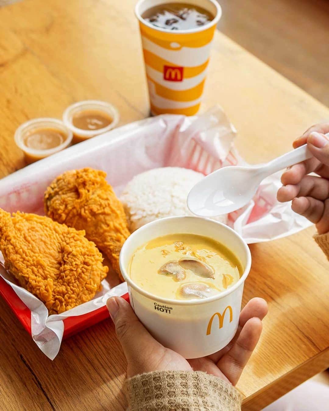 McDonald's Philippinesのインスタグラム：「Chicken McDo? BET. Meal upgrade? DASURV. 🙌 Get a tasty, creamy Mushroom Soup with your 2-pc. Chicken McDo meal today. The upgrade you deserve is available via Dine-In, Take-Out, delivery, or Drive-Thru.」