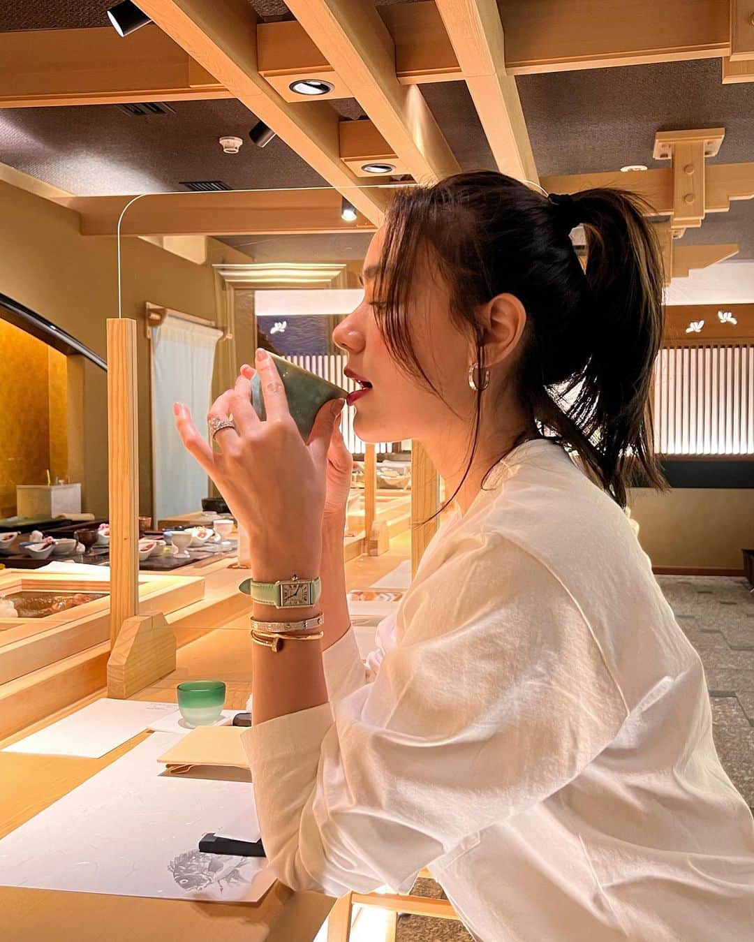 キンバリー・アン・ウォーテマス・ティアムシリのインスタグラム：「The green tea matching my Tank Must green vegan leather strap 🍵🌱💚 @cartier #cartiertankmust」
