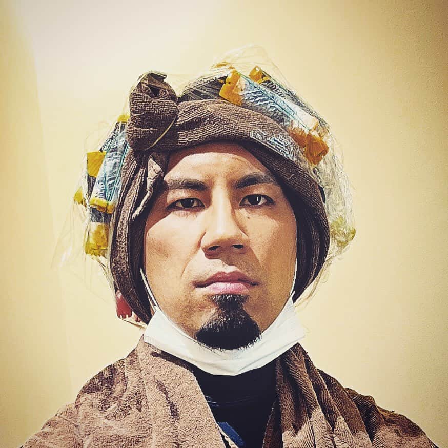神田雄一朗さんのインスタグラム写真 - (神田雄一朗Instagram)「新年度の石油王。」4月10日 15時52分 - ukiukikanda