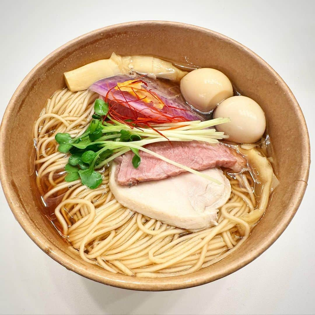 中村獅童さんのインスタグラム写真 - (中村獅童Instagram)「今日のランチは煮干し醤油ラーメン、本当に美味しいですよご観劇の皆様も是非〜おすすめです、 　メッセージが嬉しい、ありがとうございました。  #ffx歌舞伎  #いよいよあと2日 #ファイナルファンタジーx  #キッチンカー #煮干しスープはボク好み #獅童」4月10日 16時06分 - shido_nakamura