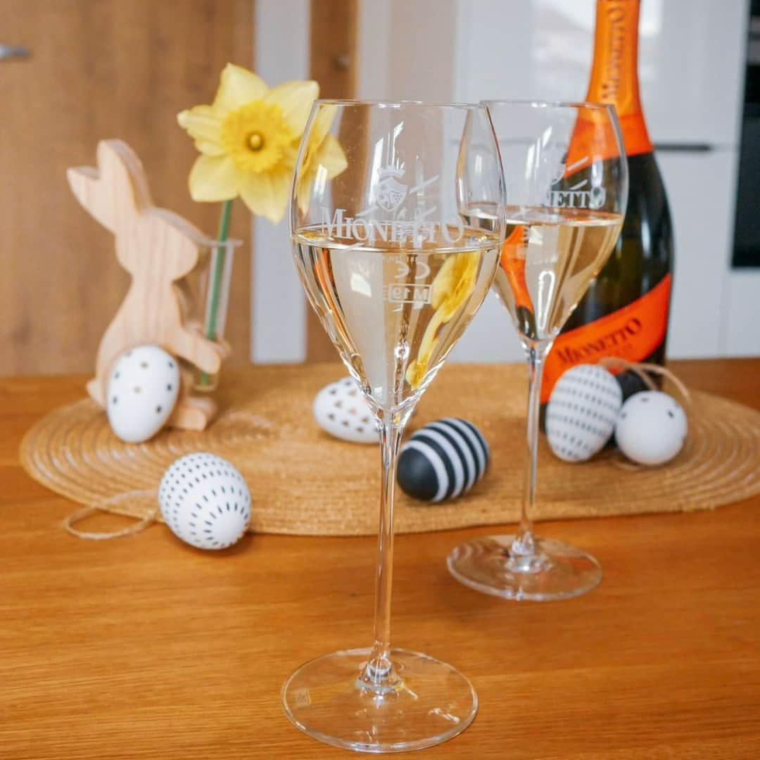 Mionetto Prosecco ČRのインスタグラム：「V🧡E🧡S🧡E🧡L🧡É  V🧡E🧡L🧡I🧡K🧡O🧡N🧡O🧡C🧡E! 🍾🥂  #mionetto #mionettoprosecco #prosecco #iloveprosecco #proseccolovers #easter #happyeaster」