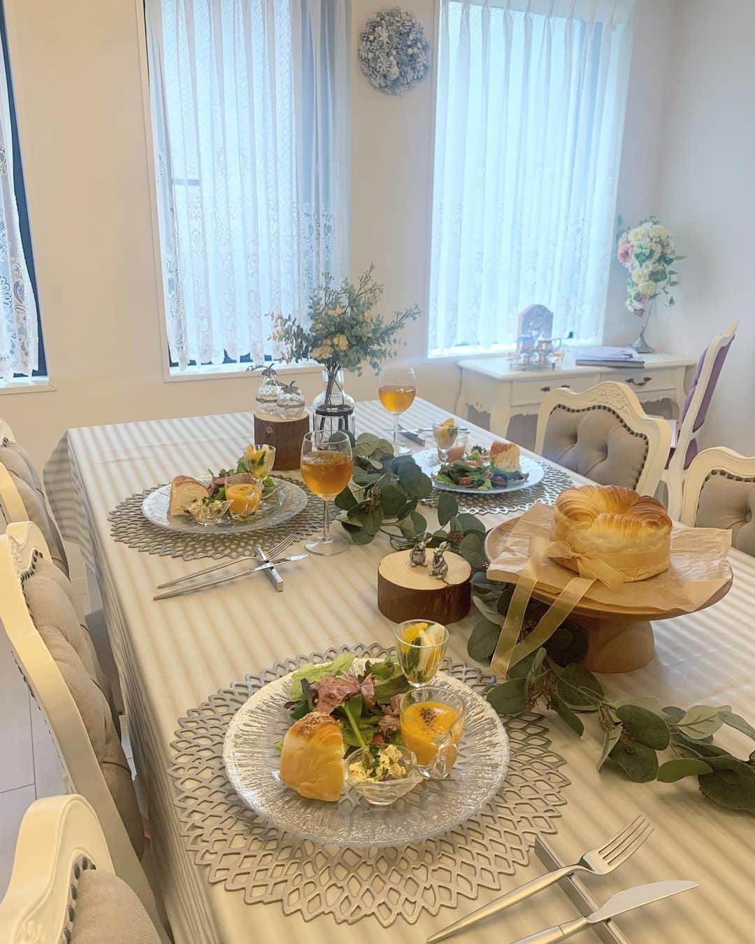 ゆうりちゃんのインスタグラム：「お誘い頂いてパン教室へ🥐♥  大学生の頃 パン教室に通っていて しばらく空いてしまい 久しぶりに😊💓  とても楽しかったし パン作りが好きだなと 改めて気づけた1日🌸  #パン教室#大人の習い事」