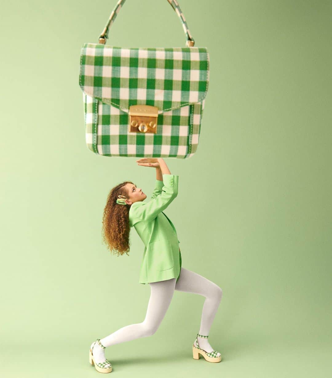 タラジャーモンのインスタグラム：「Mint version of our it bag Sarah. Do you like it ?  #tarajarmon #fashion #PE23 #newin」