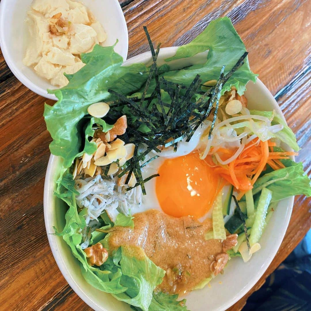 はなざわあさこさんのインスタグラム写真 - (はなざわあさこInstagram)「@sunny_cafe_  サニーカフェさんでランチ🥰💕 ランチ美味しかった✨ お天気も最高だったよぅ🌞 #sunnycafe #ishigakicafe #ishigaki #石垣島 #石垣島観光 #石垣島旅行 #石垣島グルメ #石垣島ランチ #ootd #今日のコーデ」4月10日 16時09分 - asakohanazawa